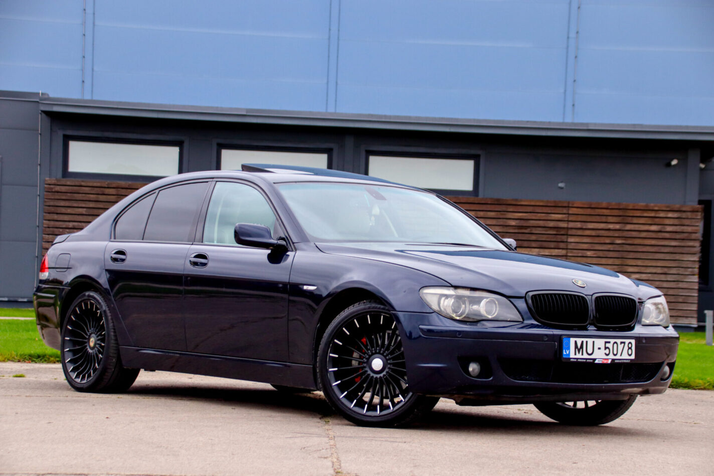 BMW 730