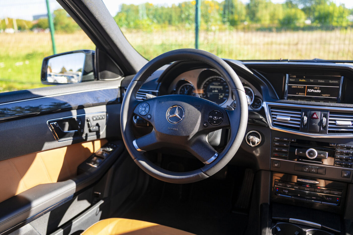 MERCEDES BENZ E300
