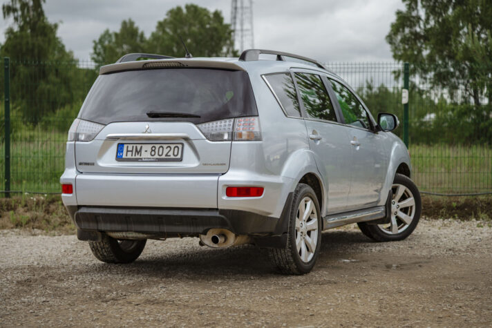 MITSUBISHI OUTLANDER