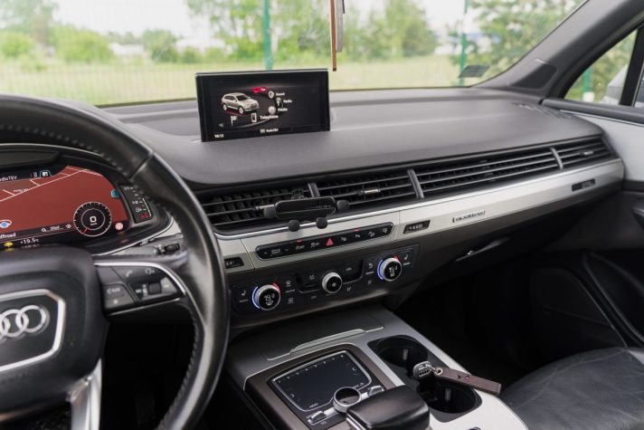 AUDI Q7 S-LINE