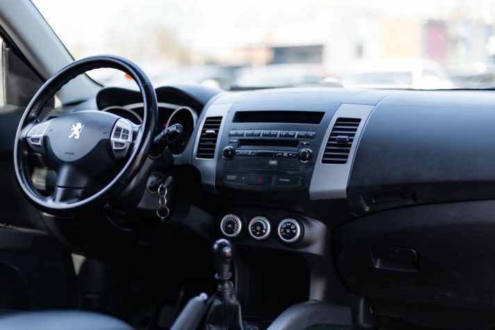 PEUGEOT 4007