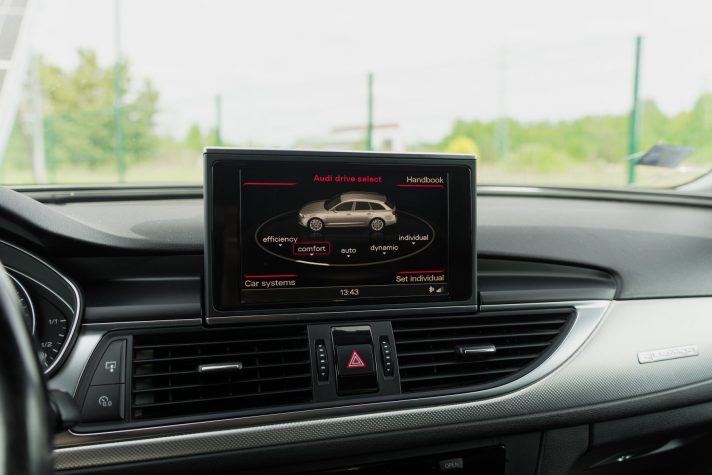 AUDI A6 AVANT QUATTRO S-LINE