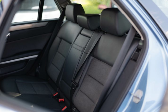 MERCEDES BENZ E200
