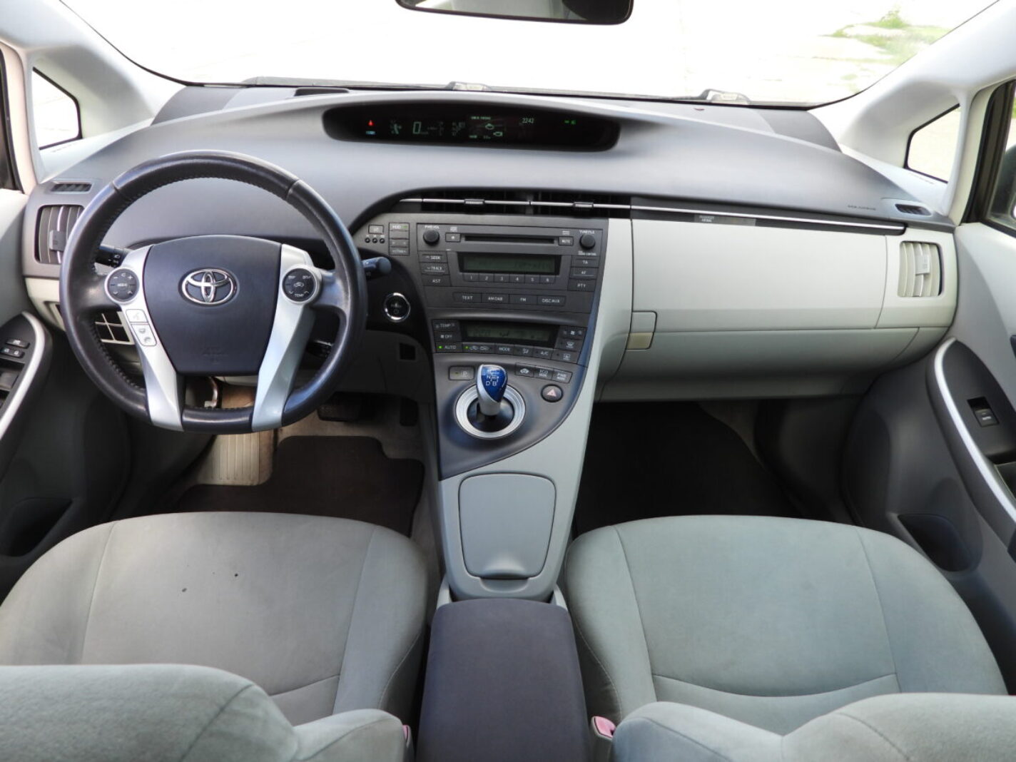 TOYOTA PRIUS