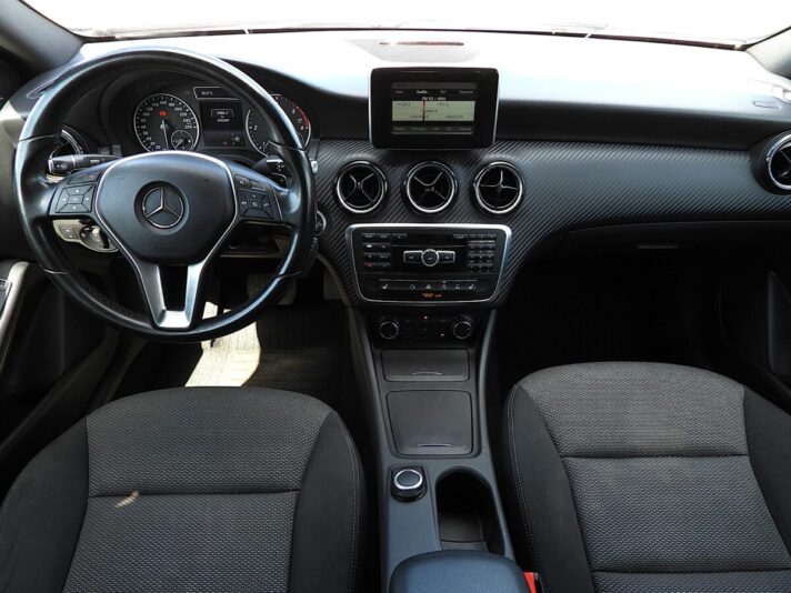 MERCEDES BENZ GLA 200