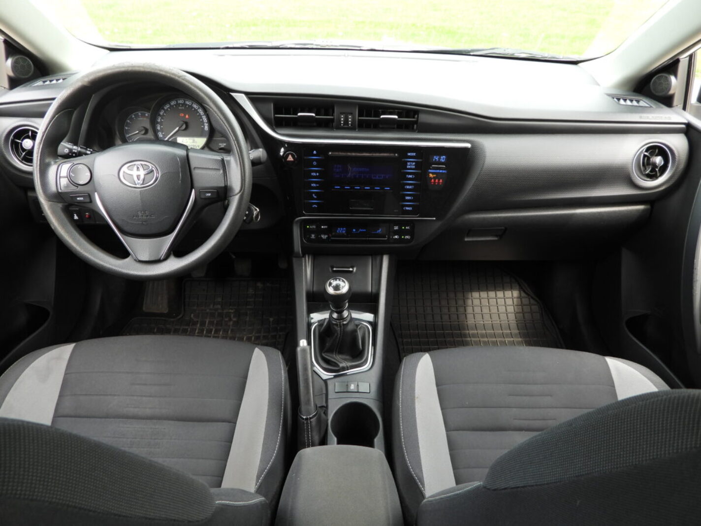 TOYOTA AURIS