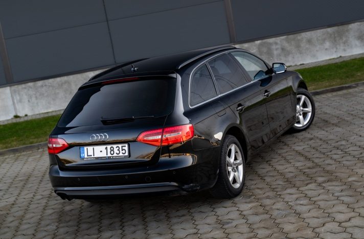 AUDI A4 AVANT