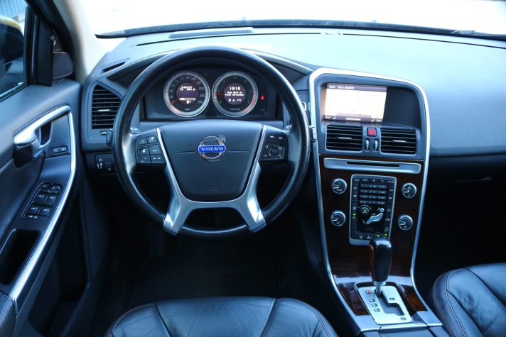 VOLVO XC60 2.4 158KW  SUMMUM AVD AUTOMĀTS