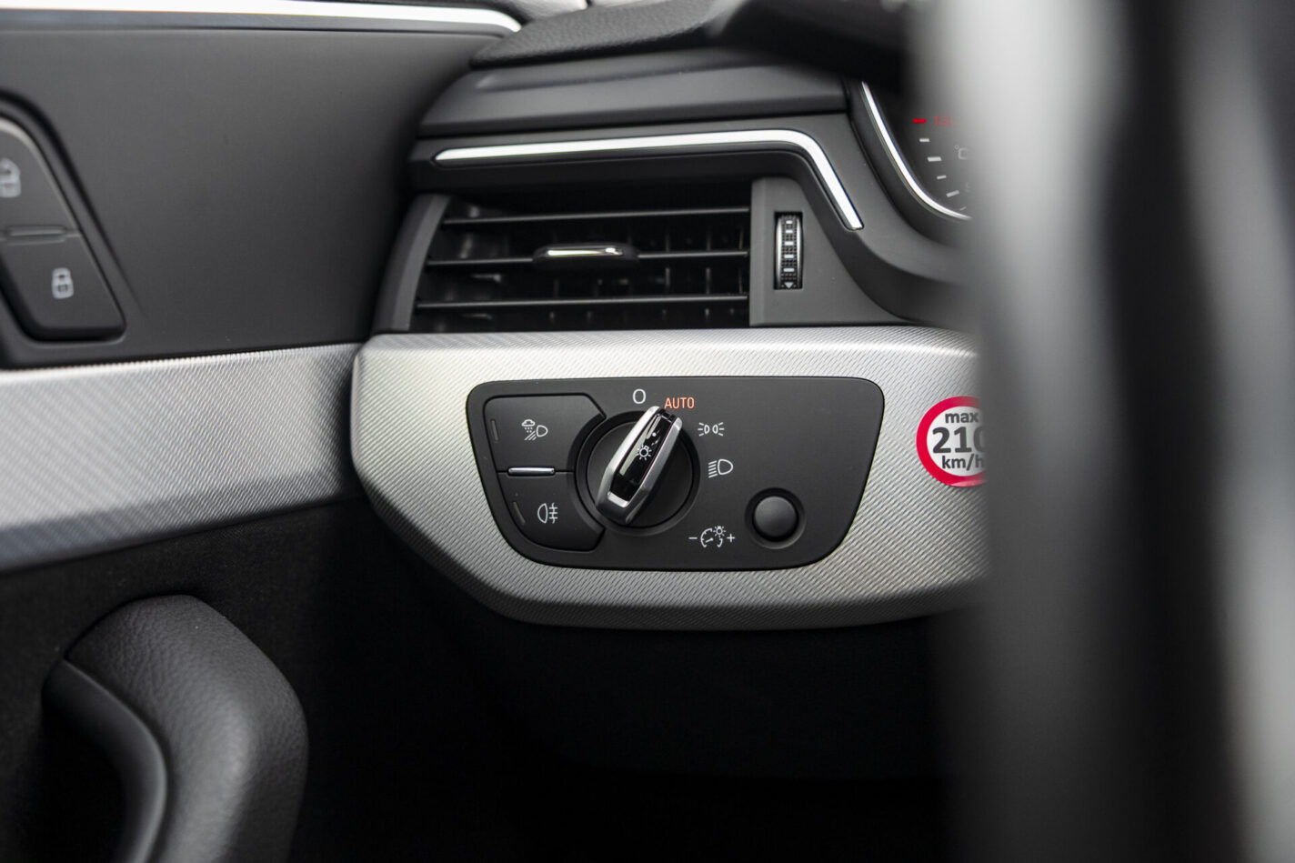AUDI A4 S-LINE AVANT
