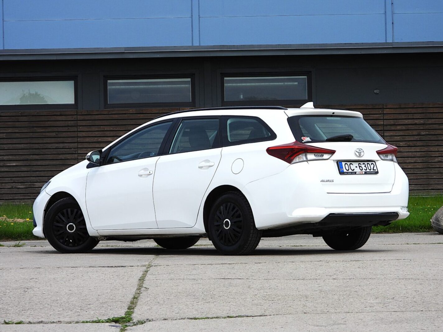 TOYOTA AURIS