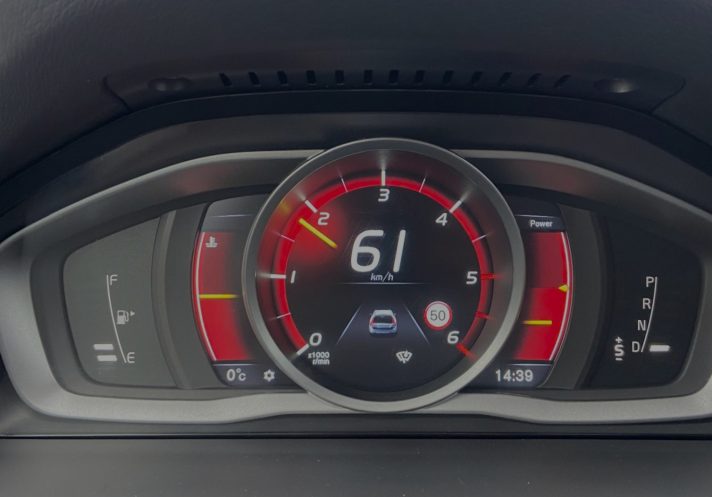 Tikko ievests. Volvo XC 70 Summum 2.4 D5 (158kw-215z/s) Dīzelis 4×4 Awd . Ar automātisko ātrumkārbu.