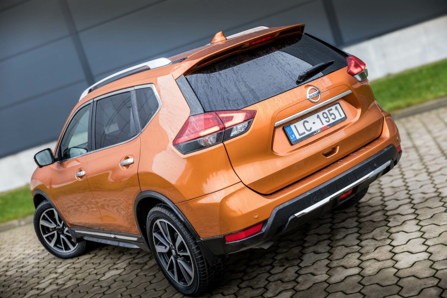 NISSAN X TRAIL
