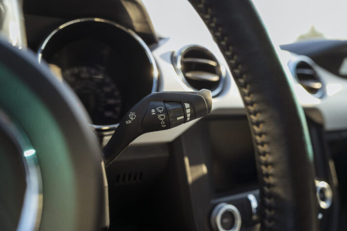 FORD MUSTANG