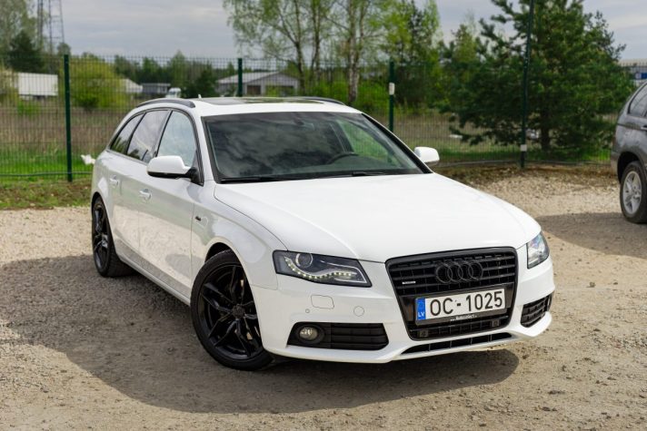 AUDI A4 AVANT QUATTRO