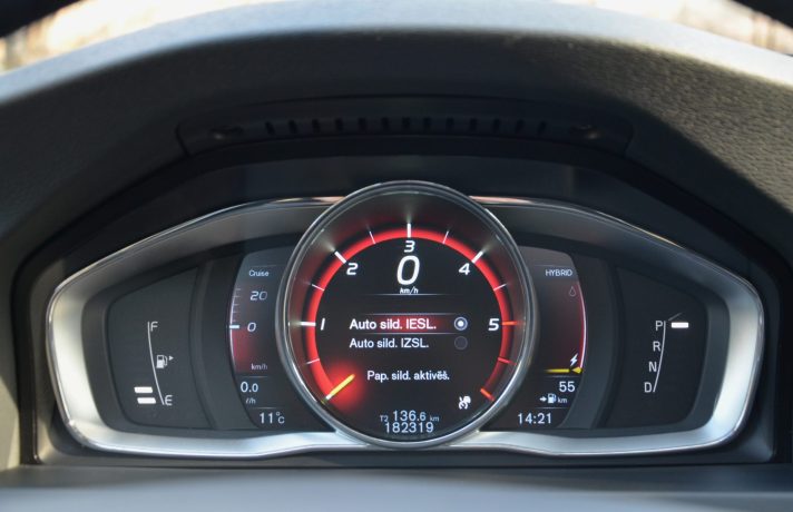 Tikko ievests 2016. Gada modelis. Volvo. V60 Plug-In Hybrid Summum. 2.4D6 (162kw -220z/s diesel + 50Kw-68z/s Electro= 288z/s) Awd pilnpiedziņa.