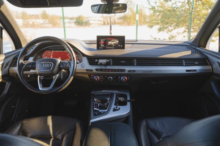 AUDI Q7 S-LINE