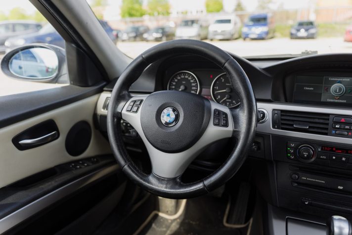 BMW 330
