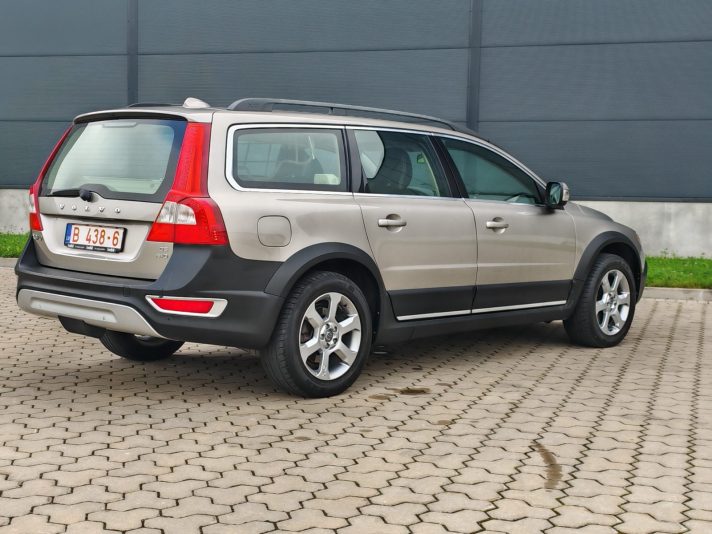 VOLVO XC70, 2,4D5 AWD. 6-KPP.
