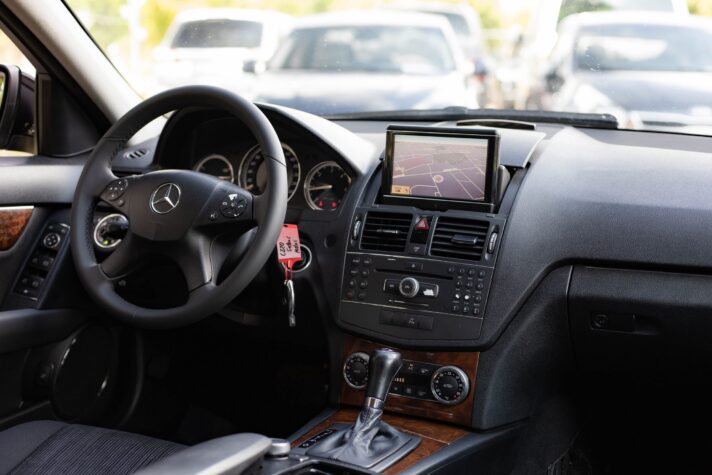 MERCEDES BENZ C220