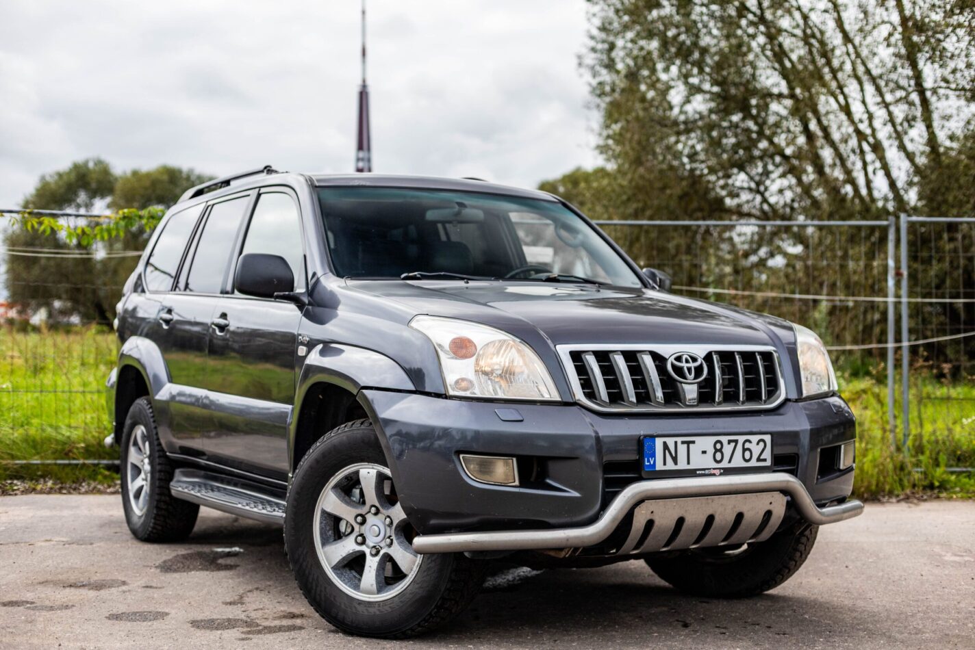TOYOTA LAND CRUISER