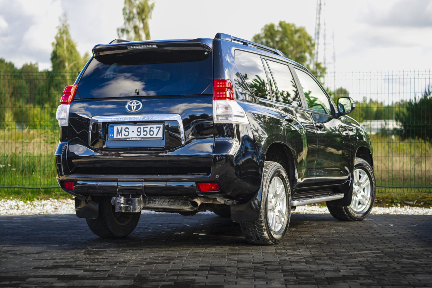 TOYOTA LAND CRUISER