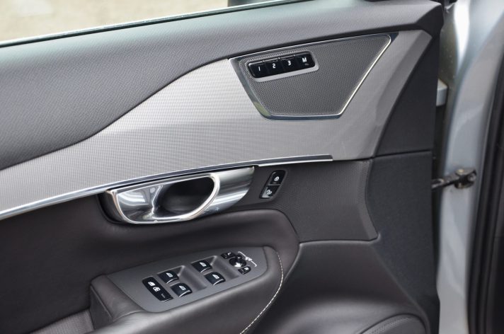 Tikko ievests. 2016. gada modelis. Volvo Xc90 Inscription T8 Twin Engine Awd Plug-In Hybrid.