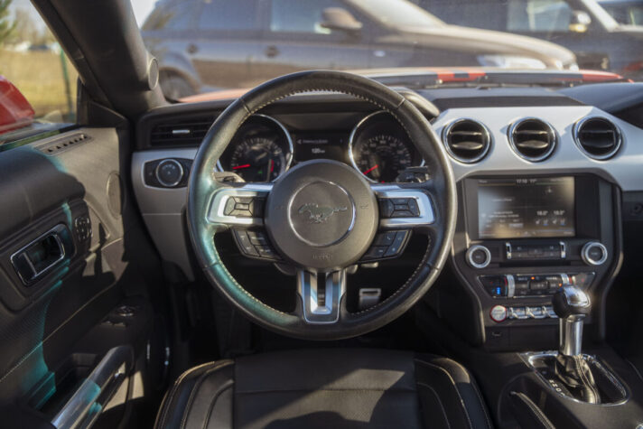 FORD MUSTANG