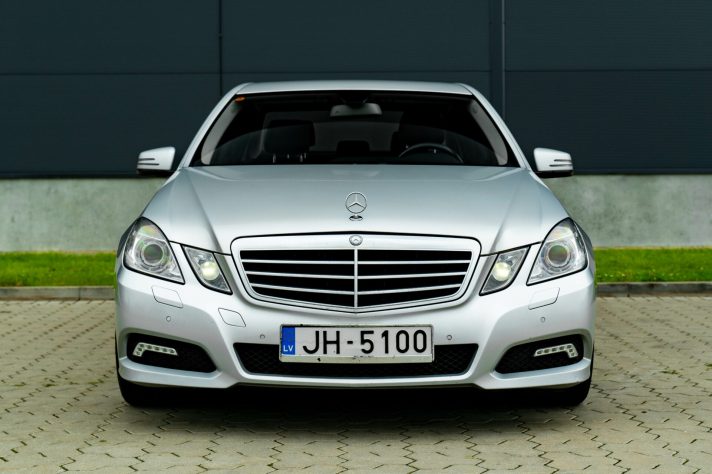 MERCEDES BENZ E220