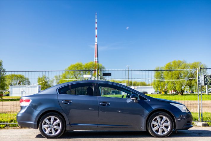TOYOTA AVENSIS