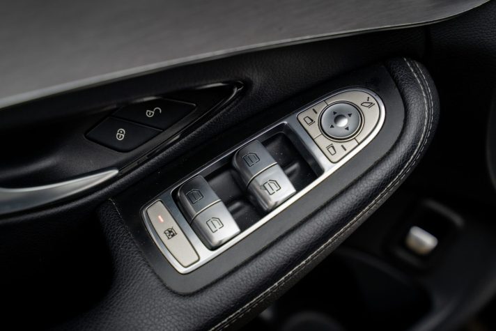 MERCEDES BENZ C200D