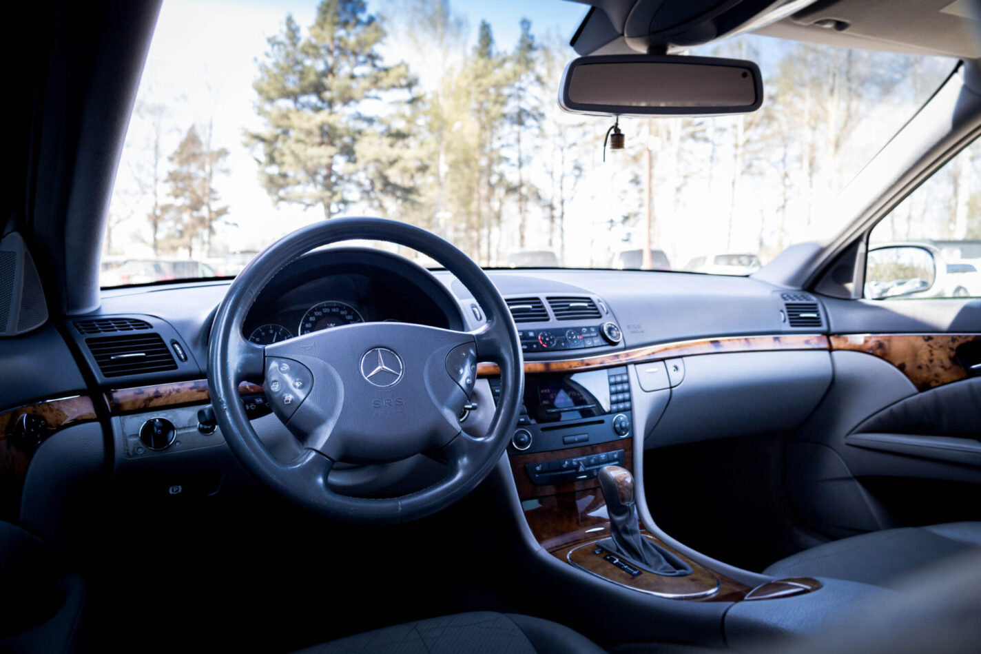 MERCEDES BENZ E270