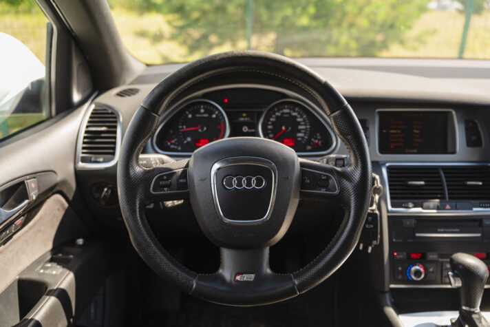 AUDI Q7 S-LINE