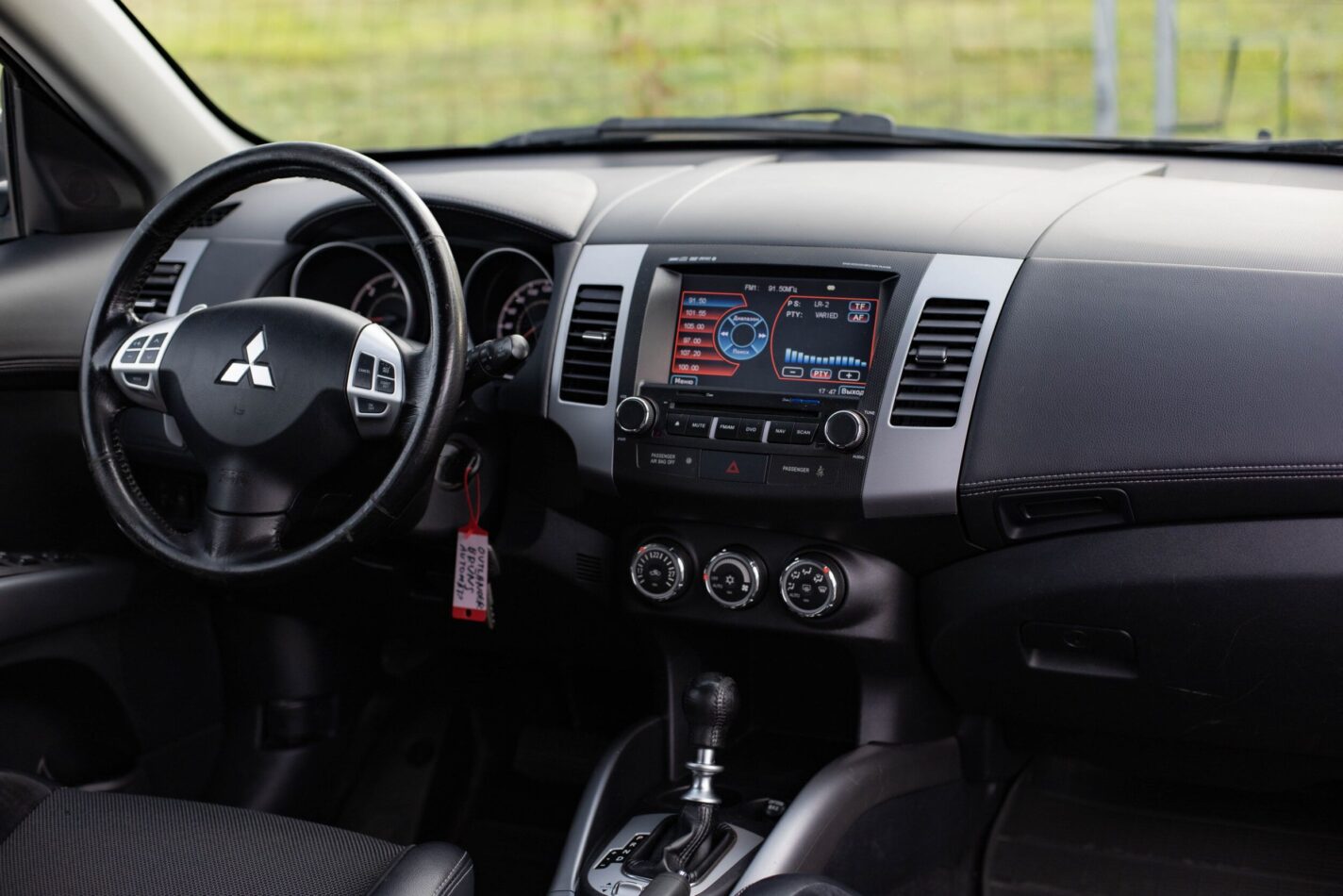 MITSUBISHI OUTLANDER