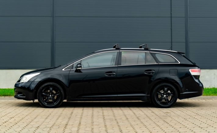 TOYOTA AVENSIS
