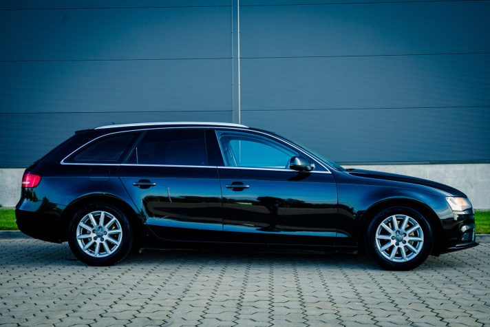 AUDI A4 AVANT