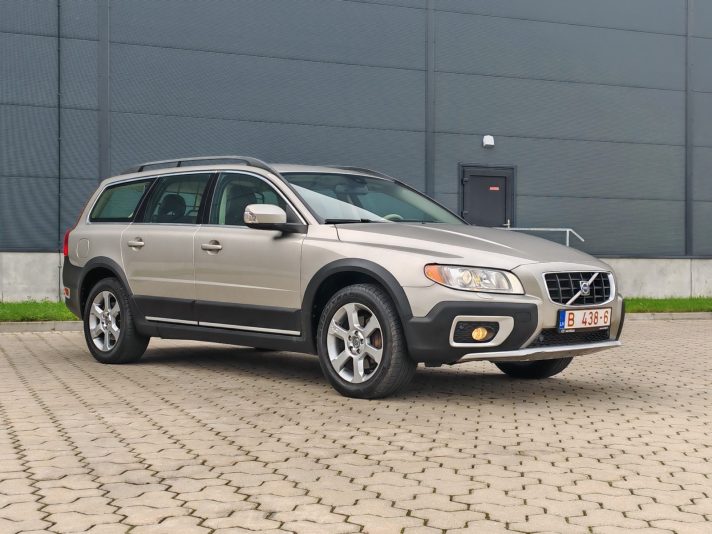 VOLVO XC70, 2,4D5 AWD. 6-KPP.