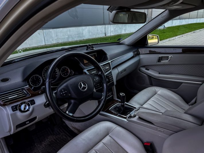 MERCEDES BENZ E220
