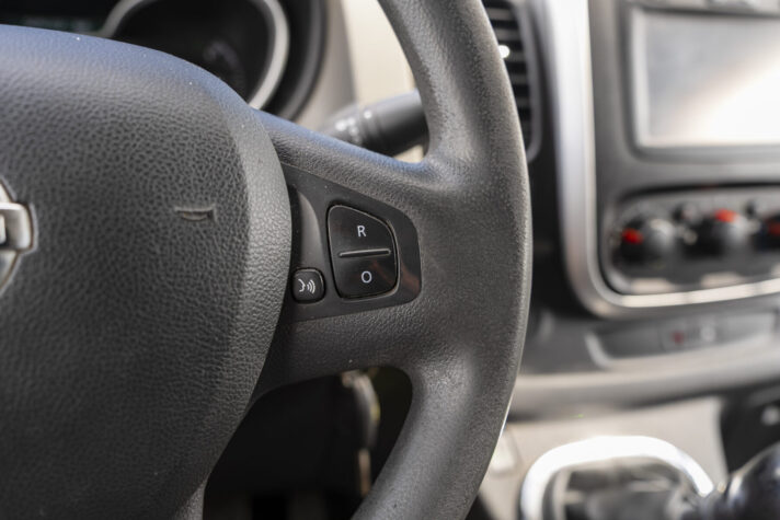 NISSAN NV300
