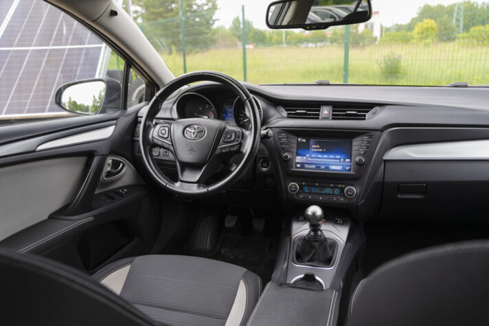 TOYOTA AVENSIS