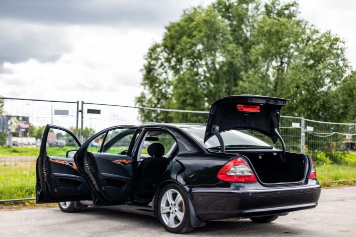 MERCEDES BENZ E220