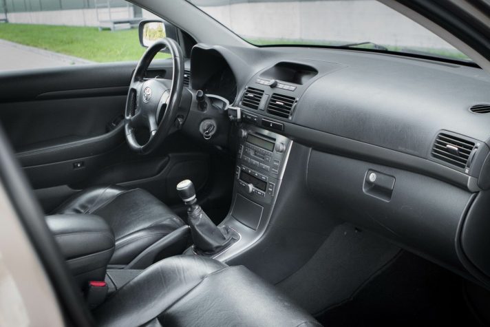 TOYOTA AVENSIS