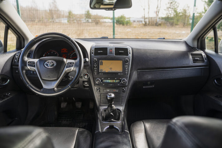 TOYOTA AVENSIS