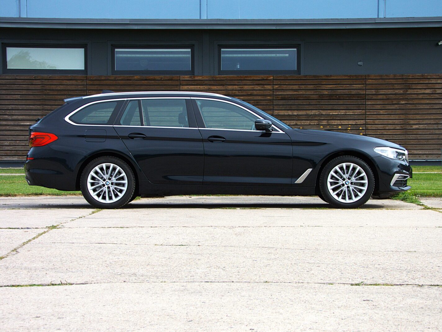 BMW 520I