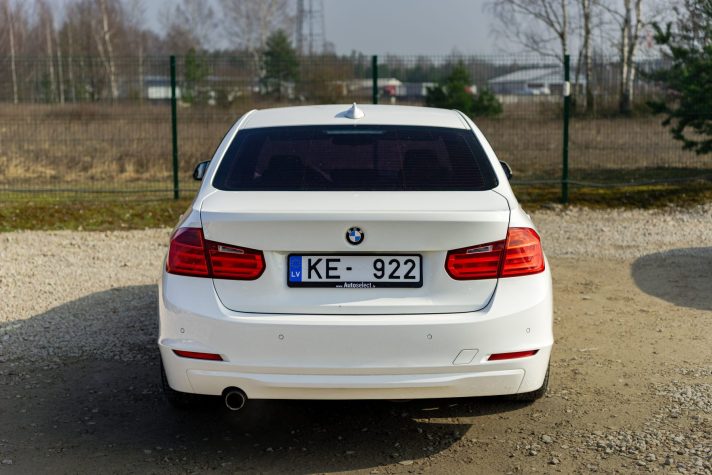 BMW 320 F30