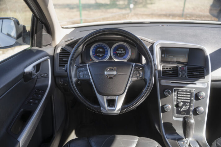 VOLVO XC60 R-DESIGN