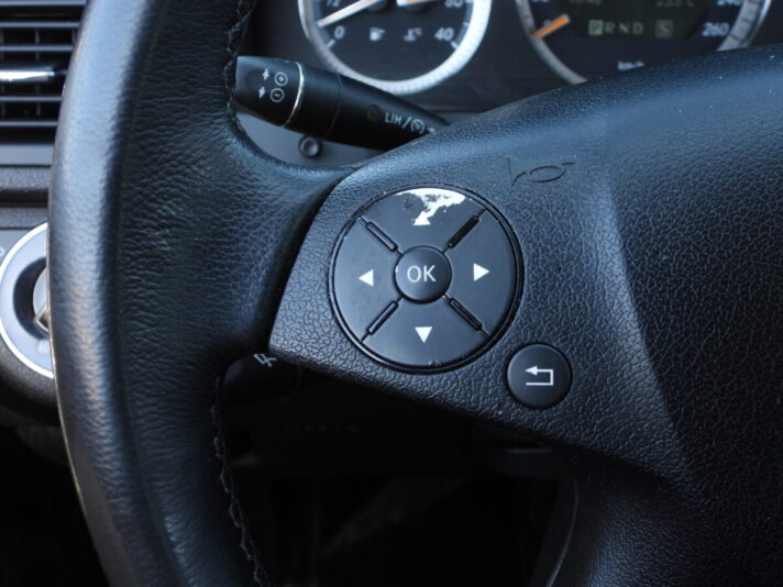 MERCEDES BENZ C220