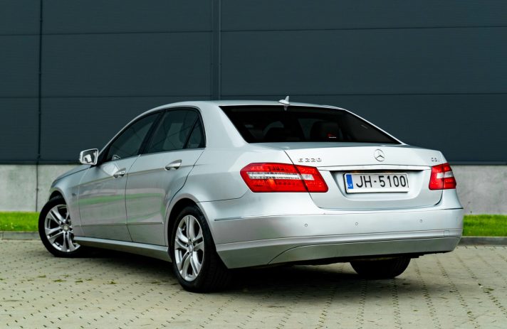 MERCEDES BENZ E220