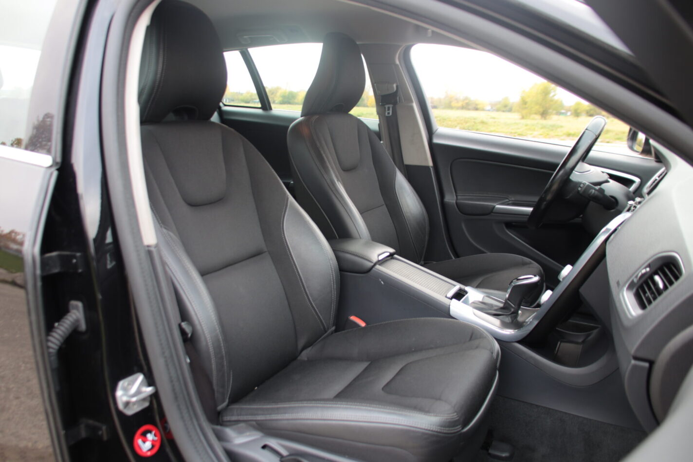 VOLVO V60 TWIN ENGINE