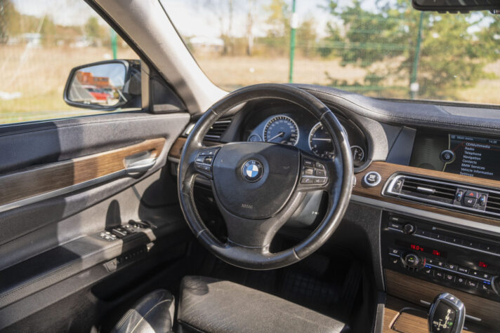 BMW 730
