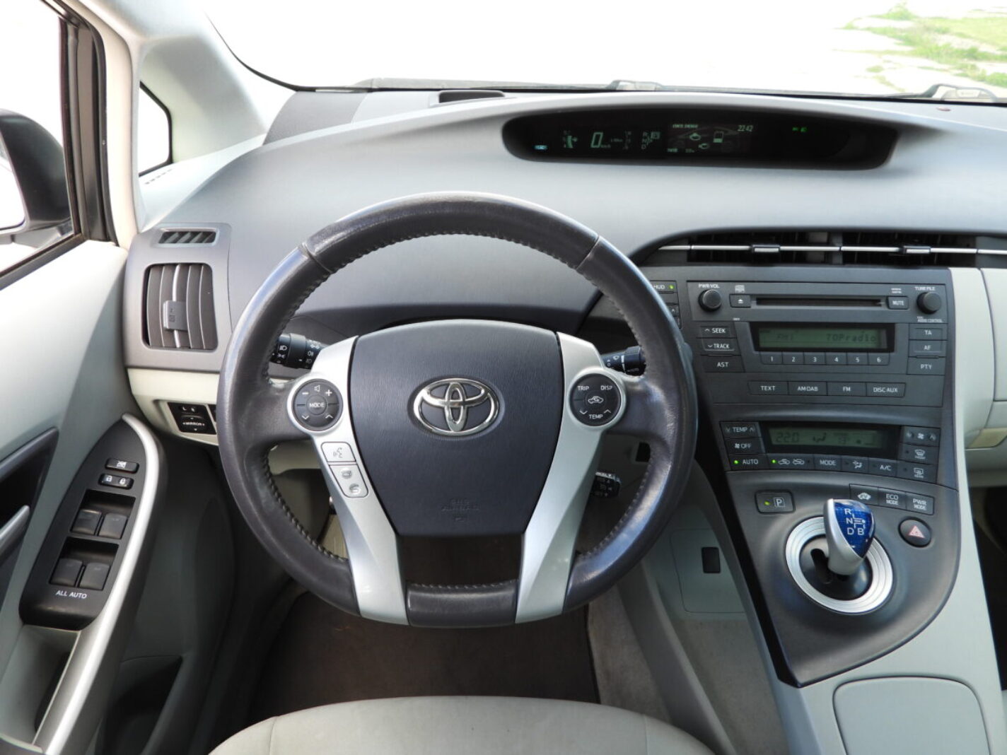 TOYOTA PRIUS